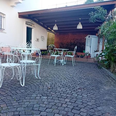 B&B Ai Tre Archi Spotorno Esterno foto