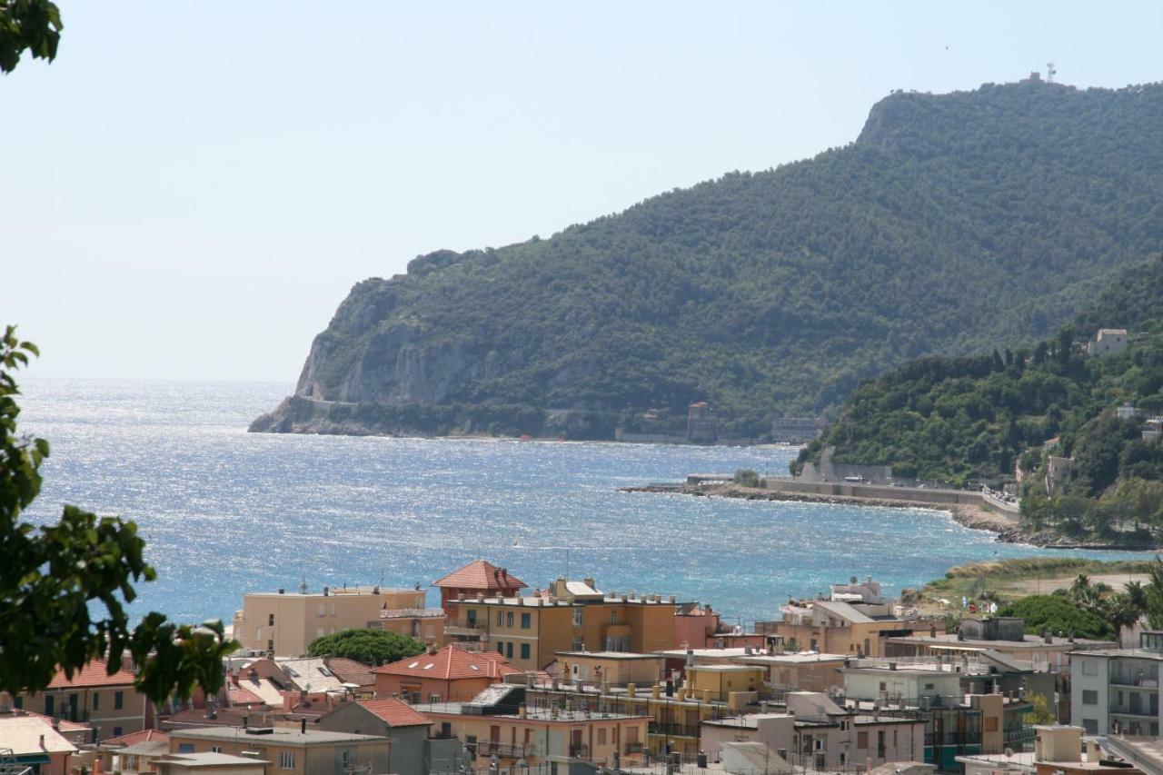 B&B Ai Tre Archi Spotorno Esterno foto