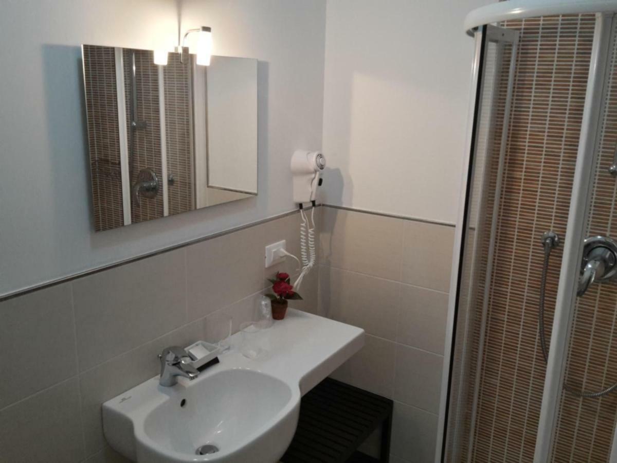 B&B Ai Tre Archi Spotorno Esterno foto